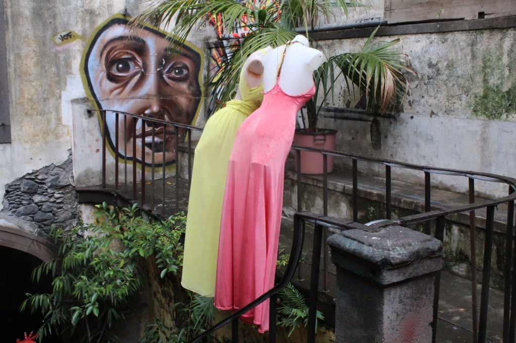 VÄRIKÄSTÄ NYKYTAIDETTA 