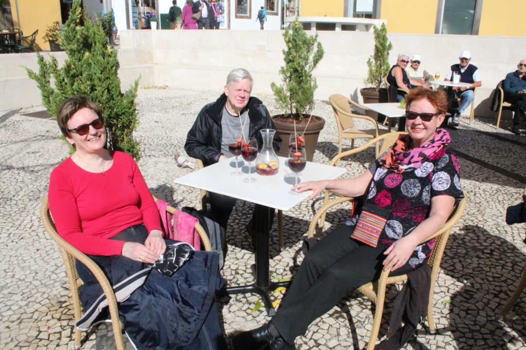 AURINKOPÄIVÄ LÄMMITTI