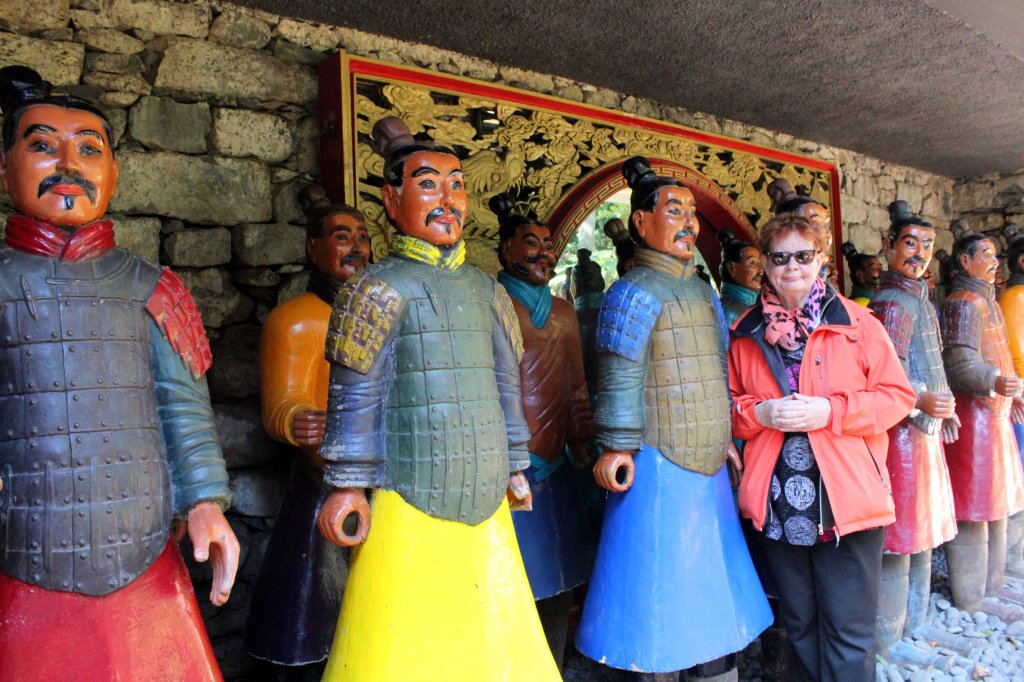 LEENA TURVALLISESSA SEURASSA