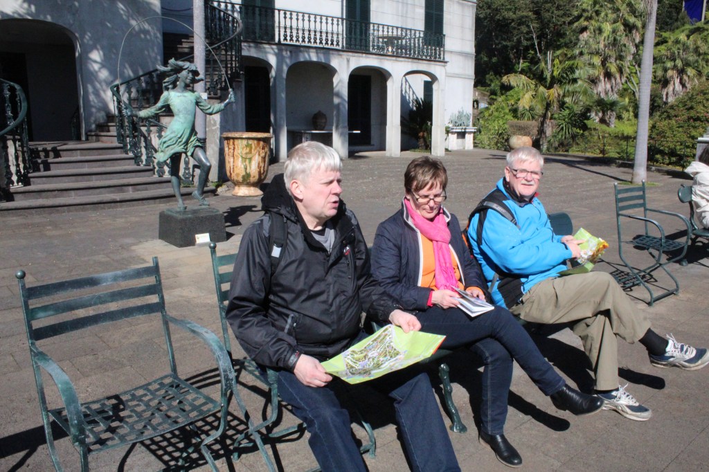 KARTANLUKUA MONTEN PALATSIN PIHALLA