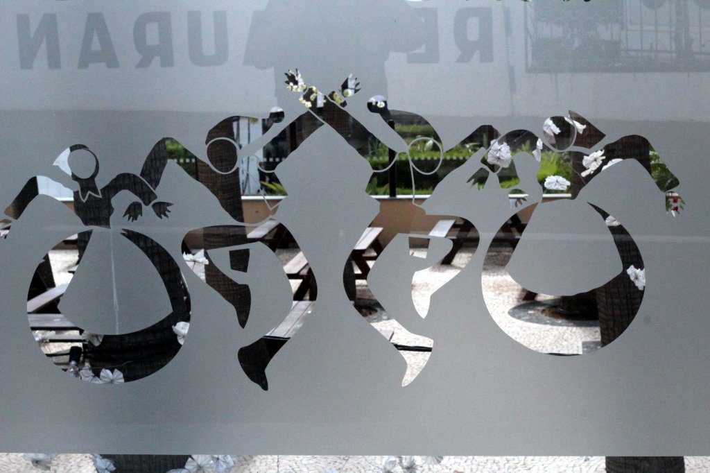 OLEMME NÄHNEET KANSANTANSSIA JA KUUNNELLEET FADOA KAIKILLA MATKOILLAMME