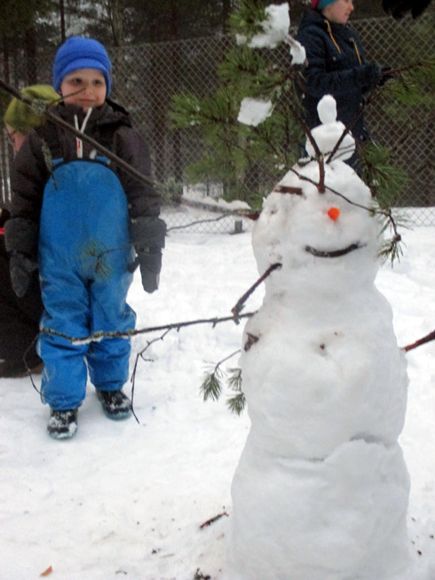 ILOINEN LUMIUKKO ON VALMIS