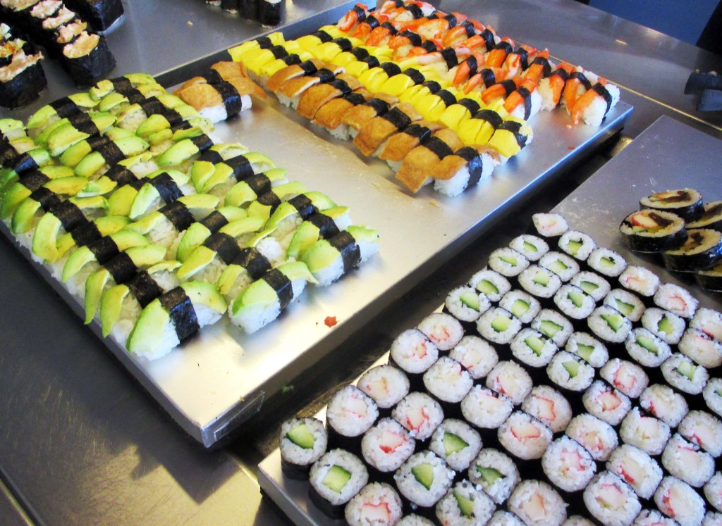 VÄRIKKÄITÄ SUSHEJA