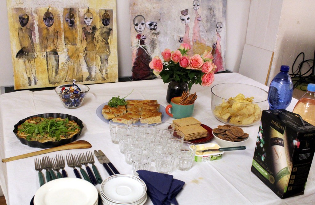 TAIDETTA JA TARJOILUA ALAKERRAN TILOISSA