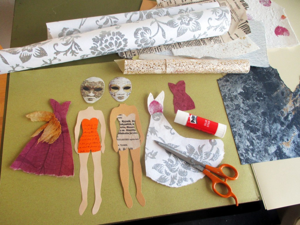 PAPERINUKKEJA HÄMEEN KESKIAIKAMARKKINOILLE