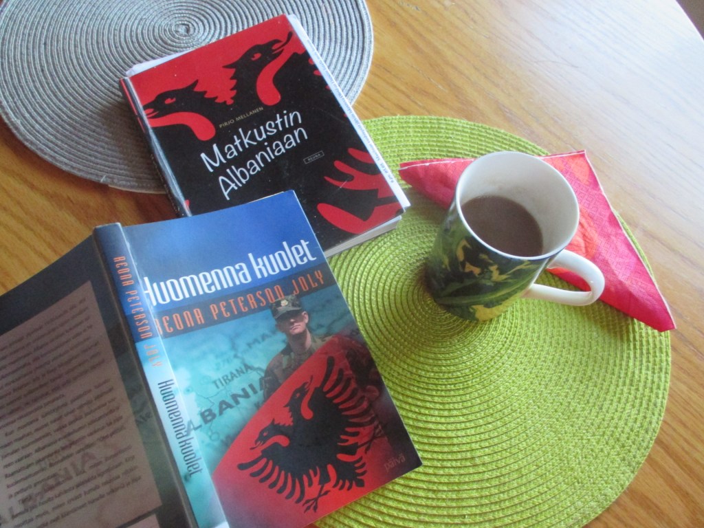 LUIN AAMUKAHVIN SEURANA MATKAKIRJALLISUUTTA