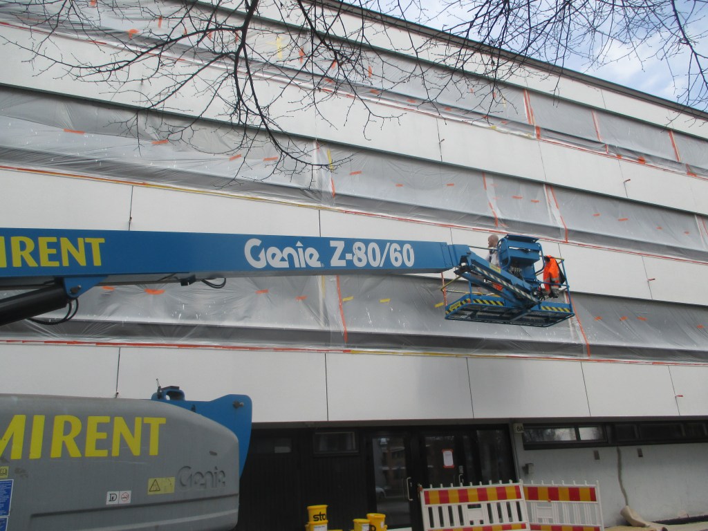 TALOMME MAALAUS AULANGONTIELLÄ EDISTYI VAUHDIKKASTI