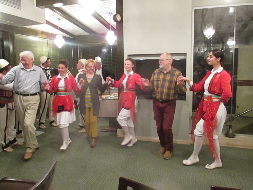 TERTTU JA IMMO KANSANTANSSIN PYÖRTEISSÄ