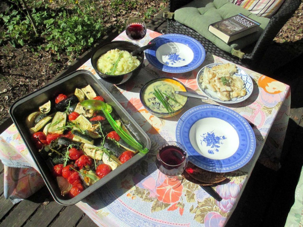 KESÄRUOKAA KESÄPIHALLA