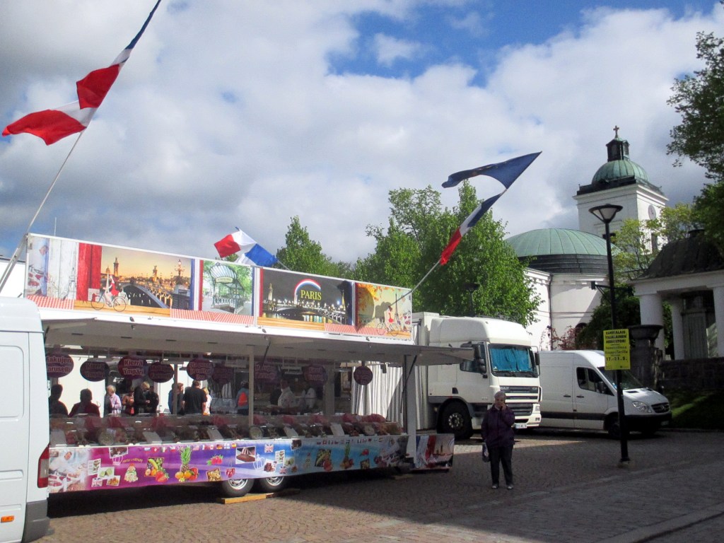HÄMEENLINNAN TORILLA OLI RANSKALAIS-ITALIALAISIA KOJUJA