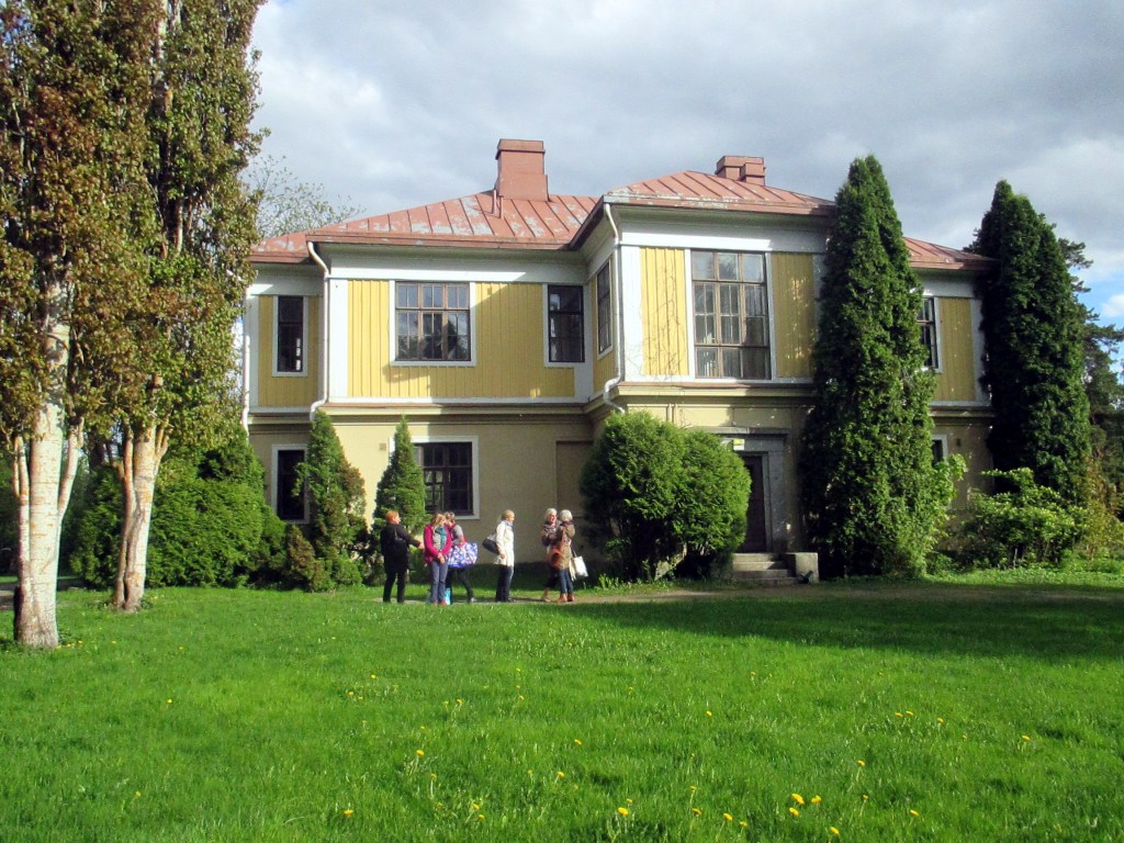 HARVIALAN KARTANO KESÄASUSSA