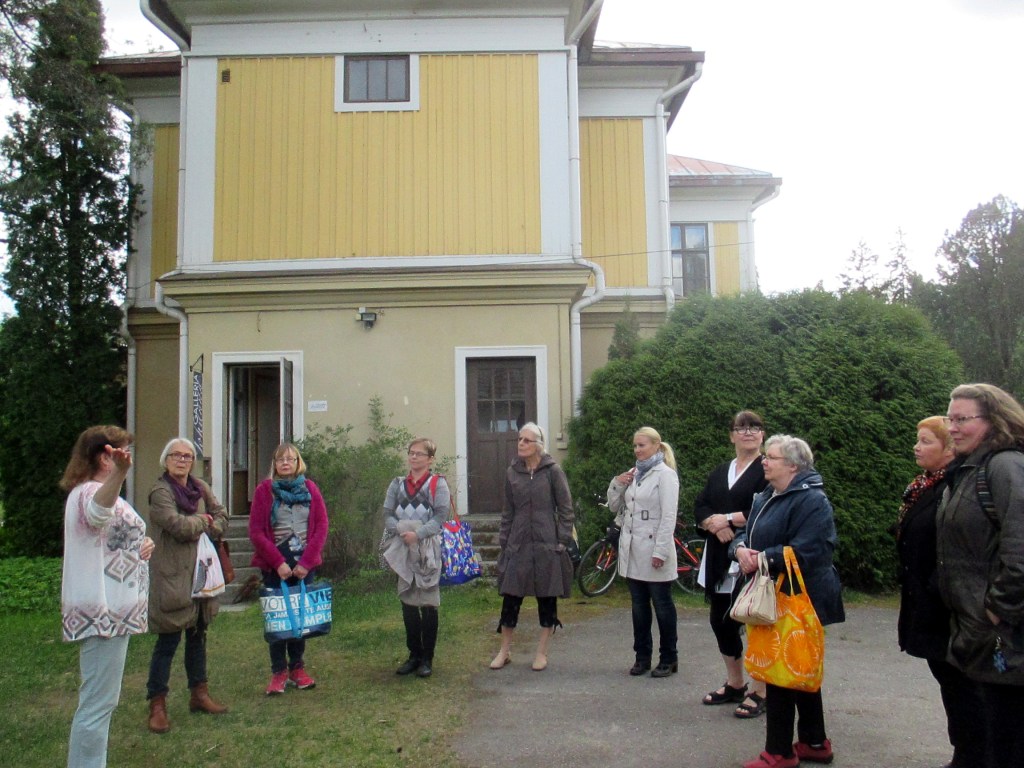 KOKOUS VOI ALKAA, OSANOTTAJAT OVAT PAIKALLA