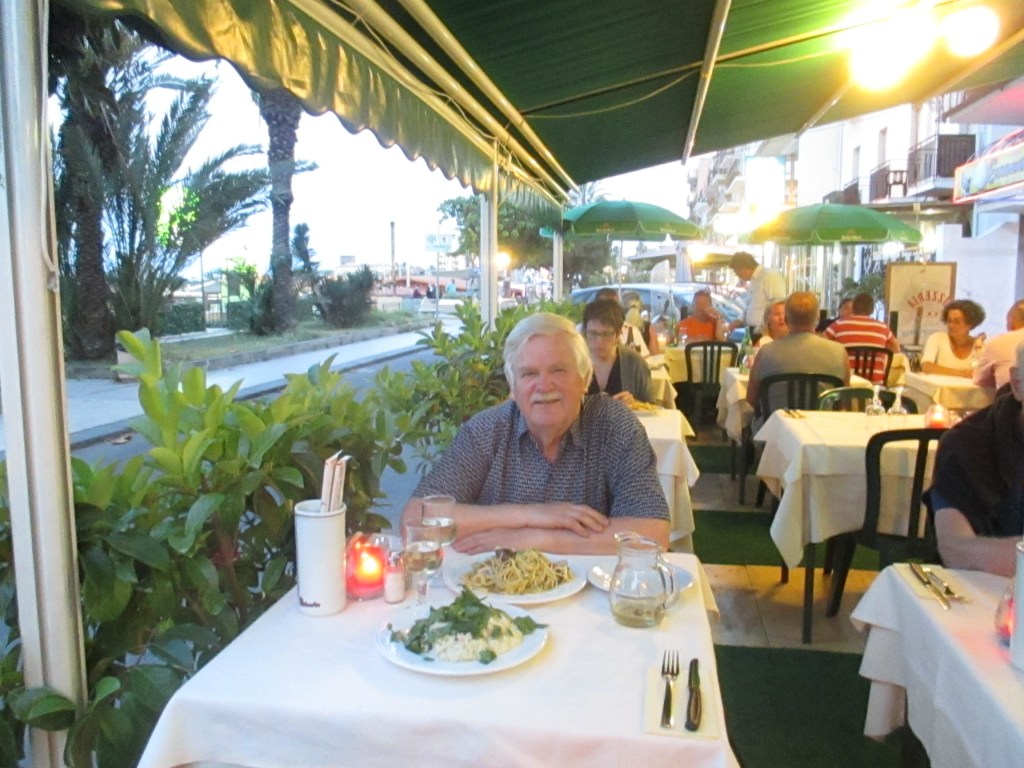 TYYTYVÄINEN RUOKAILIJA