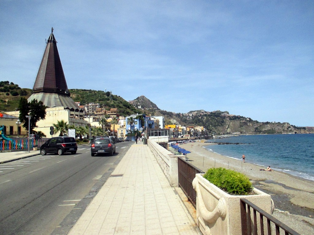 GIARDINI SIJAITSEE NAXOKSEN VIERESSÄ