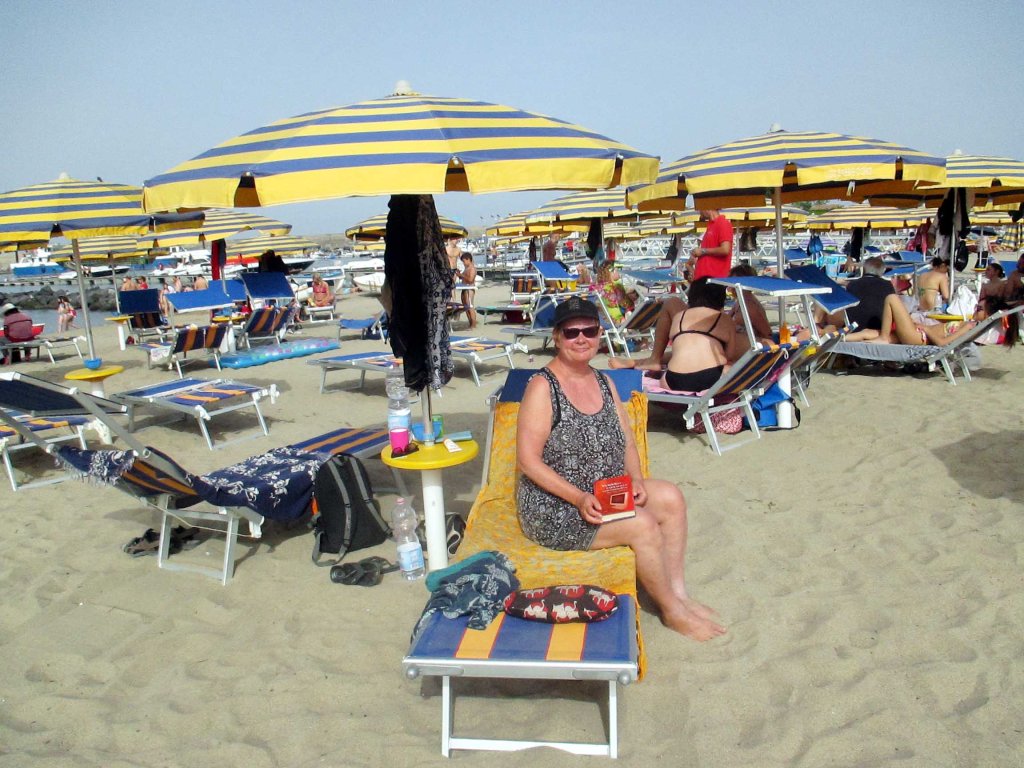 AURINKOVARJO OLI TARPEEN