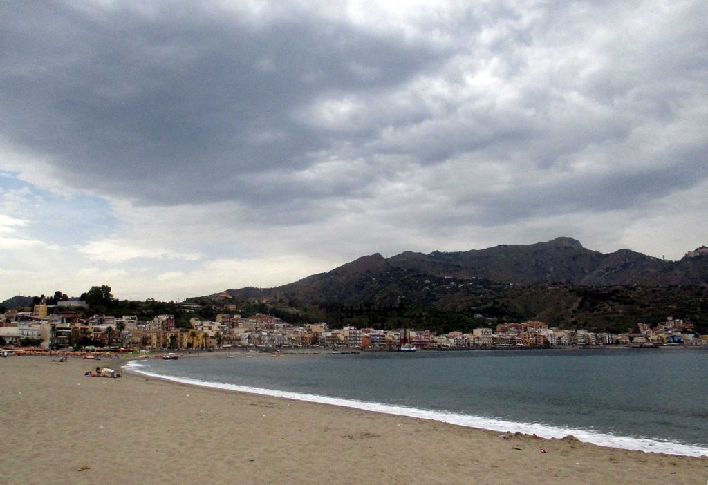 PILVIÄ NAXOKSEN YLLÄ