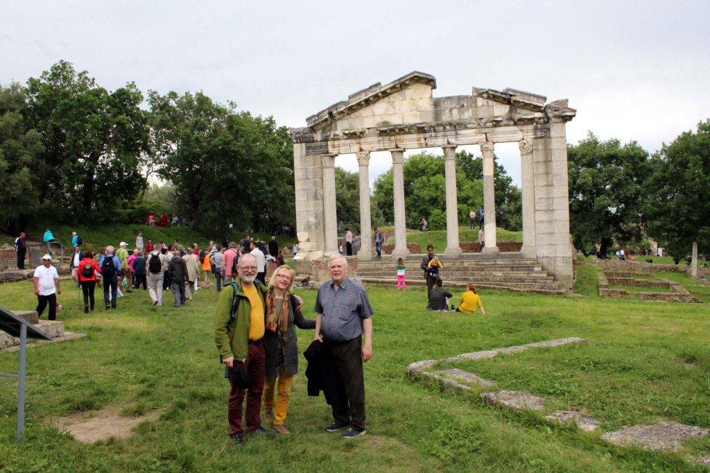 HETKI ENNEN SADETTA, TAUSTALLA SENAATTI