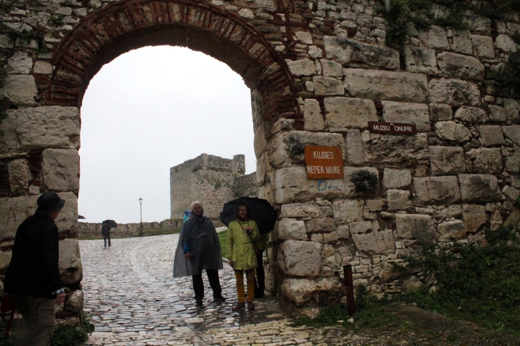 VARUSTUS - SADEVARUSTUS