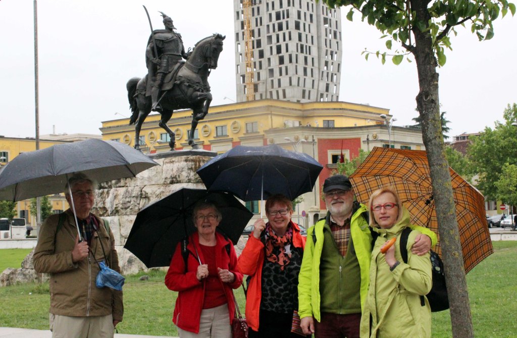 MEIDÄN JOUKKUE JA SKANDERBEG