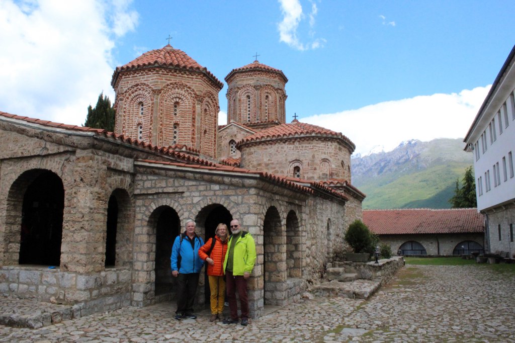 KIRKKO JONNE NAUM ON HAUDATTU