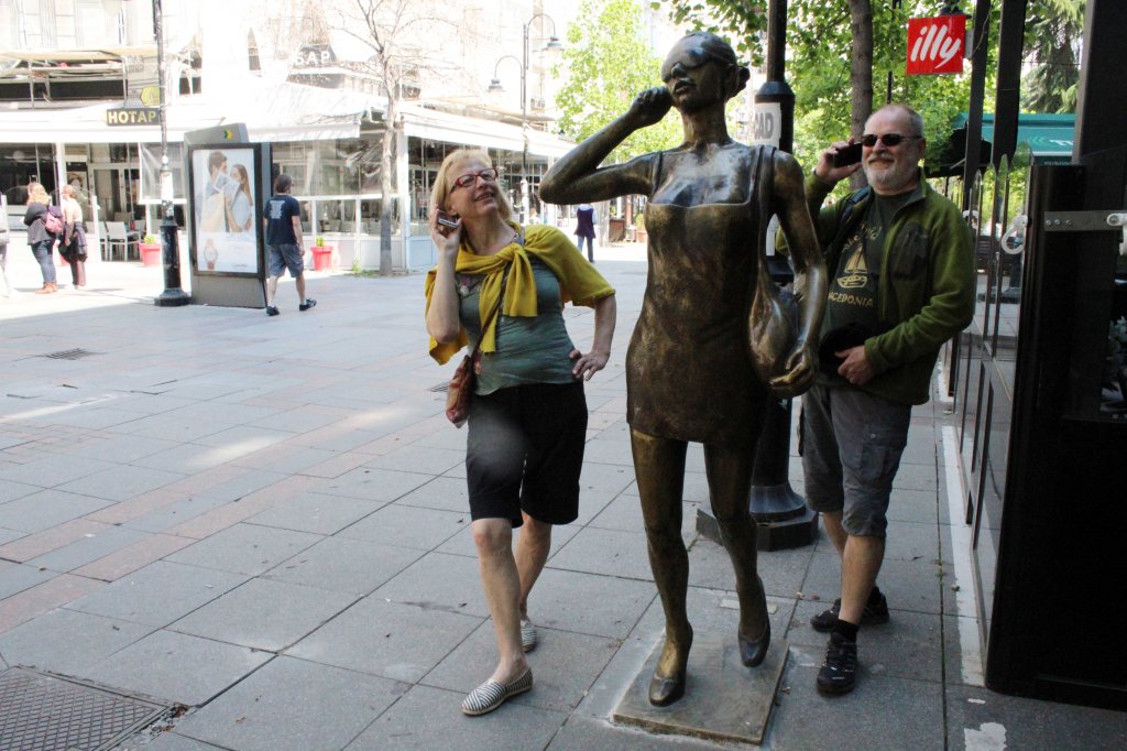 KÄNNYKÄSSÄ PUHUJAT