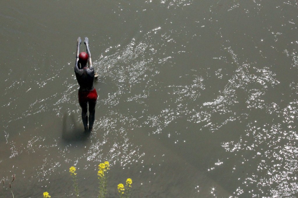 SUKELTAJATYTTÖ VARDAR-JOESSA