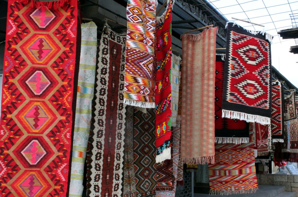 TURKKILAISIA VÄREJÄ