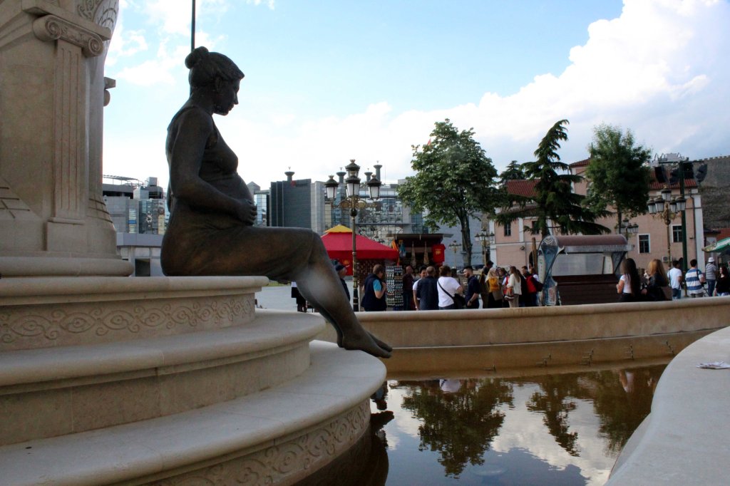 ALEKSANTERI SUUREN ÄITI RASKAANA