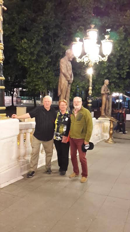 ILOINEN SEURUE SKOPJEN TAITEILIJASILLALLA