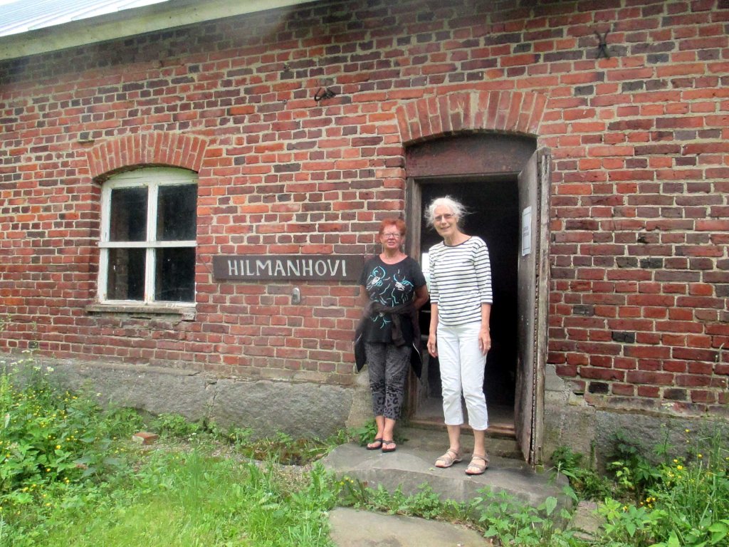 PAULAN KANSSA HAUHOLLA TAIDENÄYTTELYASIOISSA