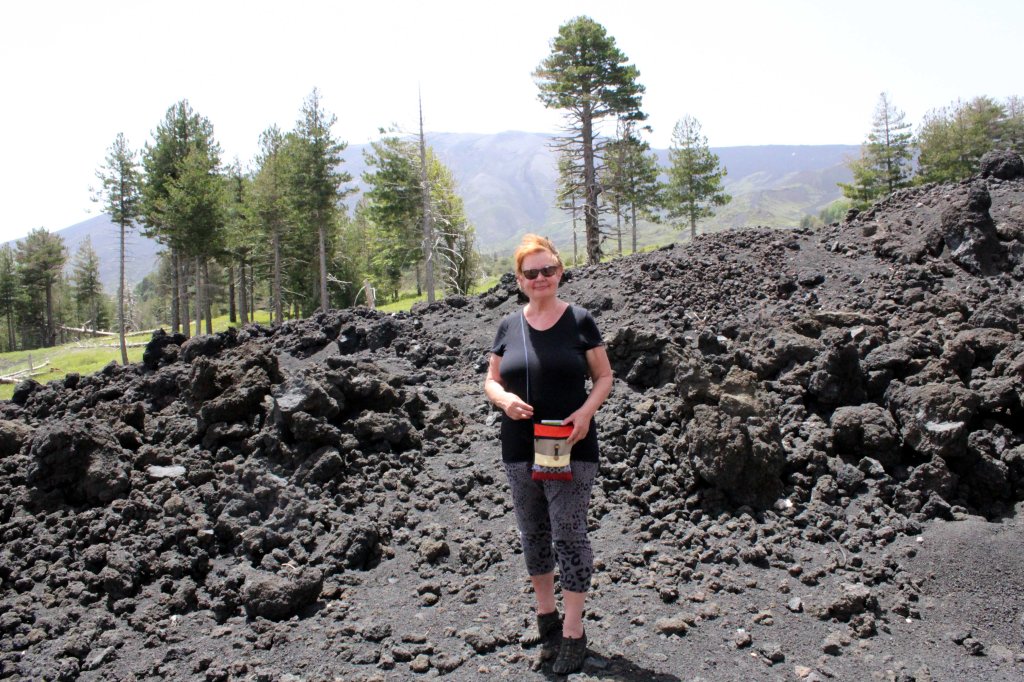 LEENA LAAVAKENTILLÄ LÄHES 2000 METRIN KORKEUDESSA