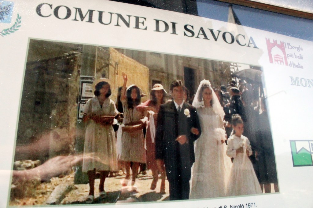 HÄÄKUVA ELOKUVASTA HÄÄKIRKON EDUSTALLA