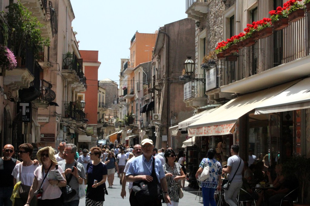 TAORMINASSA OLI TURISTITULVA