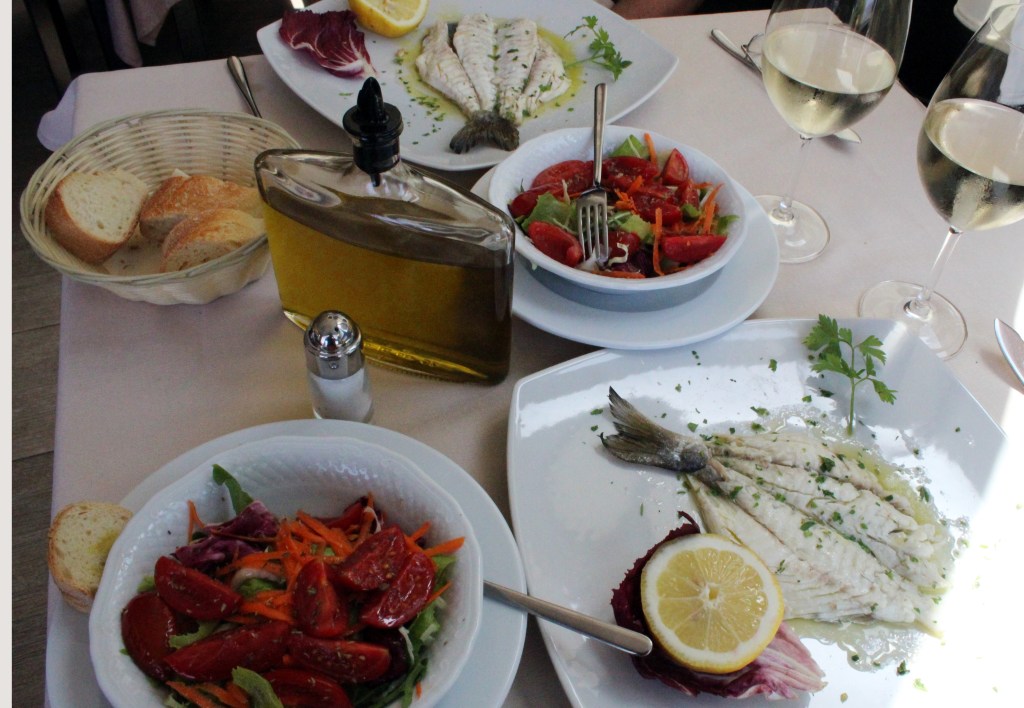 MERIAHVENTA JA MAKEITA TOMAATTEJA