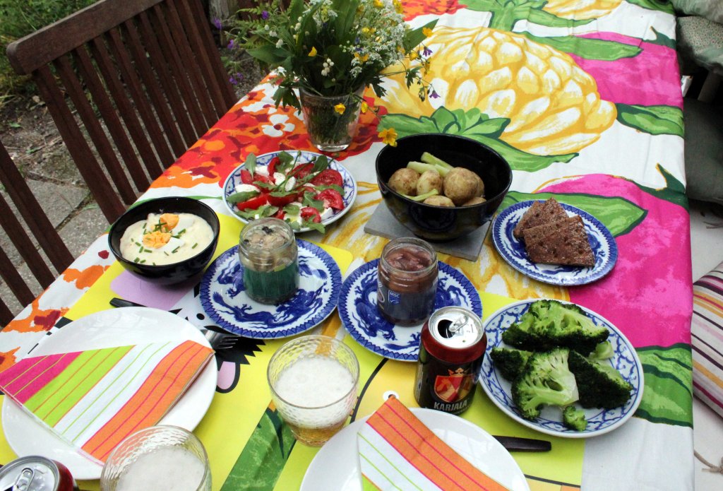 SILLIÄ JA UUSIA PERUNOITA