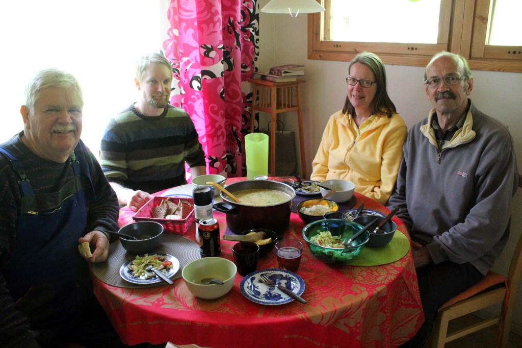 KALAKEITTOLOUNAS NAUTITTIIN LÄMPIMÄSTI SISÄLLÄ