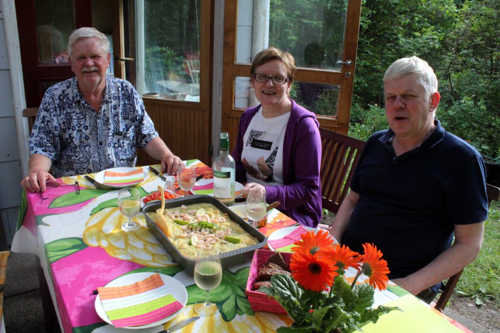 JUHANNUKSEN JUHLARUOKANA NAUTIMME KUHA WALEWSKAA