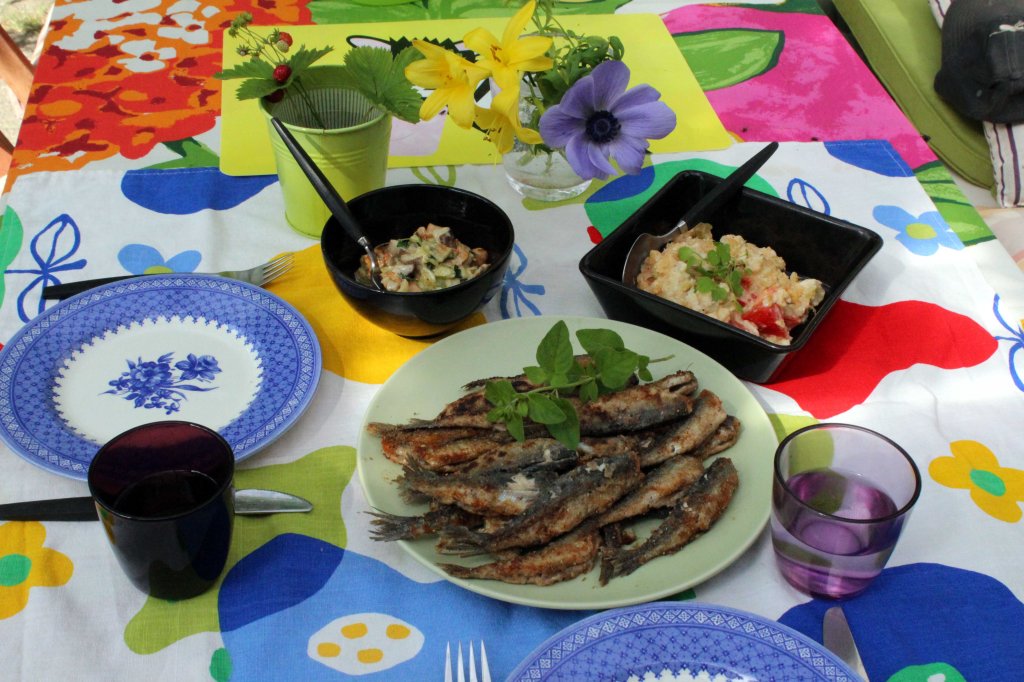 MUIKKUJA, KANTARELLEJA JA PERUNAMUHENNOSTA