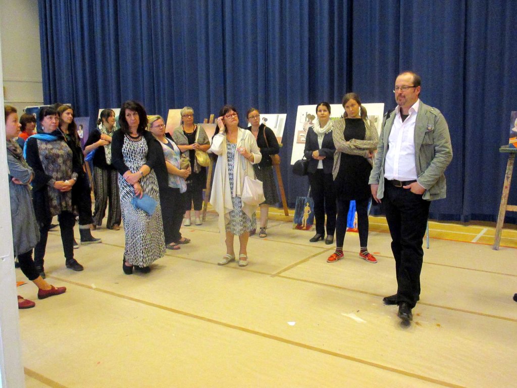 VIGGO ESITTELI NÄYTTELYMME