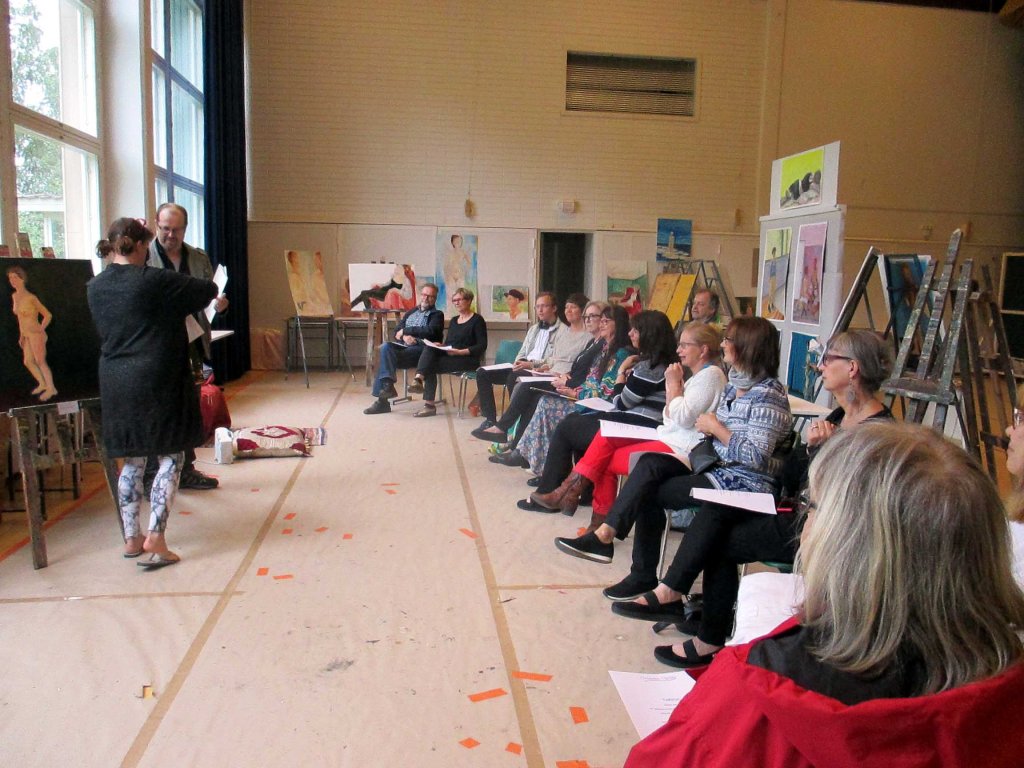 TODISTUKSET ON JAETTU JA ME KURSSILAISET OSTIMME OPETTAJALLE LAHJAN