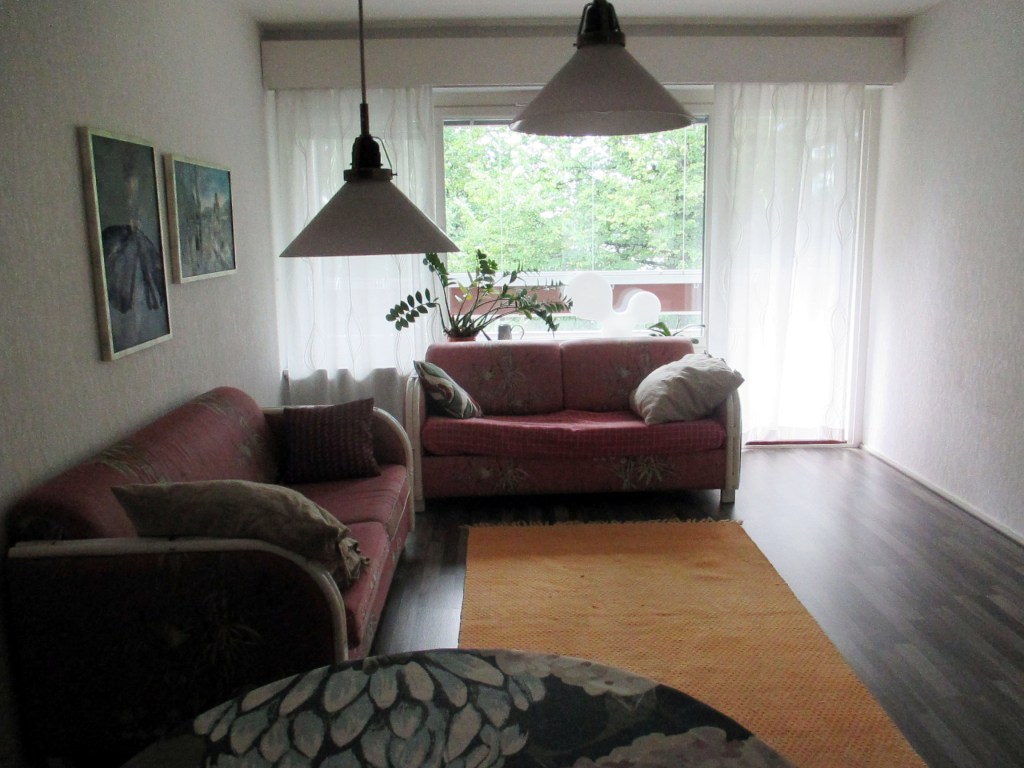 STAILASIMME OLOHUONEEN JA KAIKKI MUUTKIN HUONEET ESITTELYKUNTOON