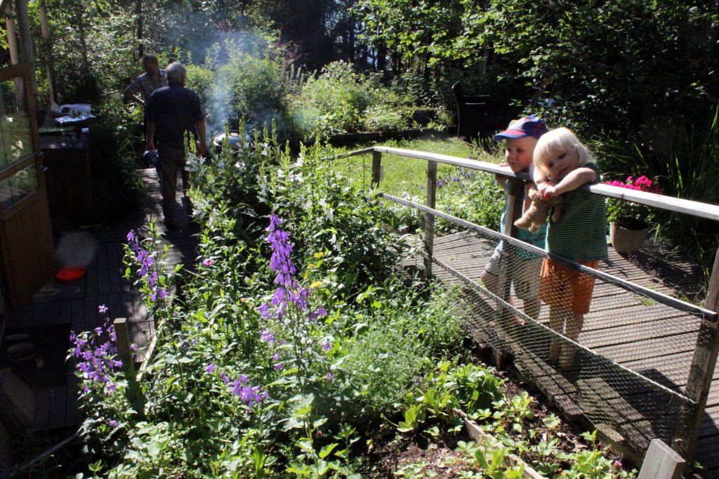 POJAT OLIVAT JO EHTINEET ODOTELLA MUMMIA JA PAPPAA