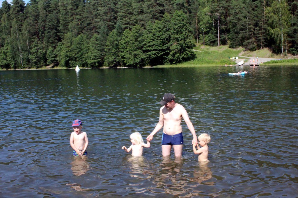 MIIKA UITTI POIKASIA