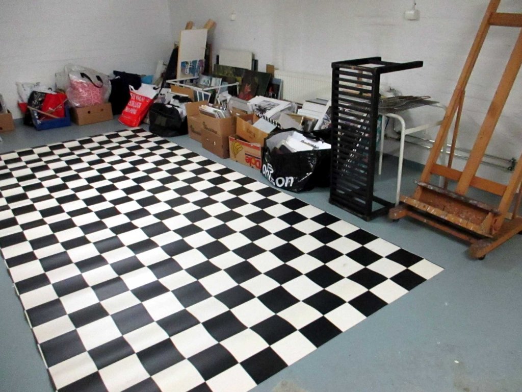 RUUTUMATTONI ON NYT VARASTON LATTIALLA