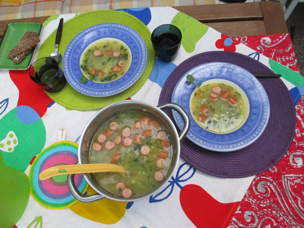 LEHTIKAALIKEITTOA KALKKUNANAKKIEN KERA