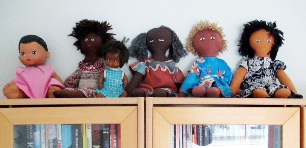 UNICEF-MOLLANI PÄÄSIVÄT KIRJAKAAPIN PÄÄLLE