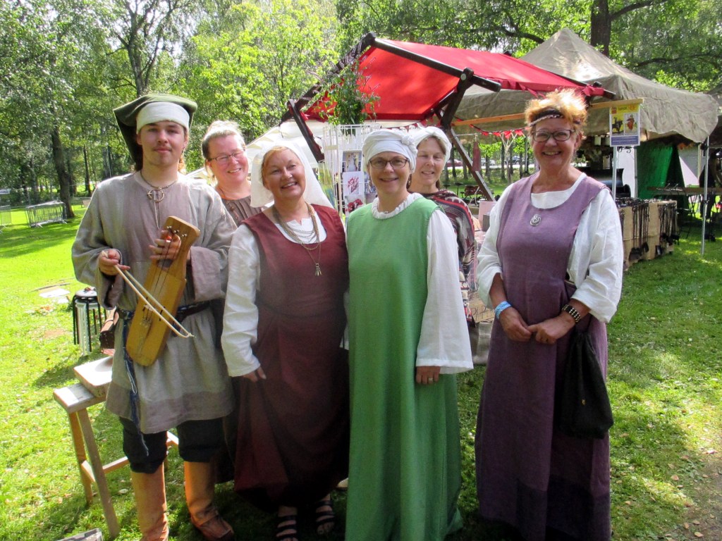 PAPERIHUONEEN ILOINEN MARKKINAJOUKKUE