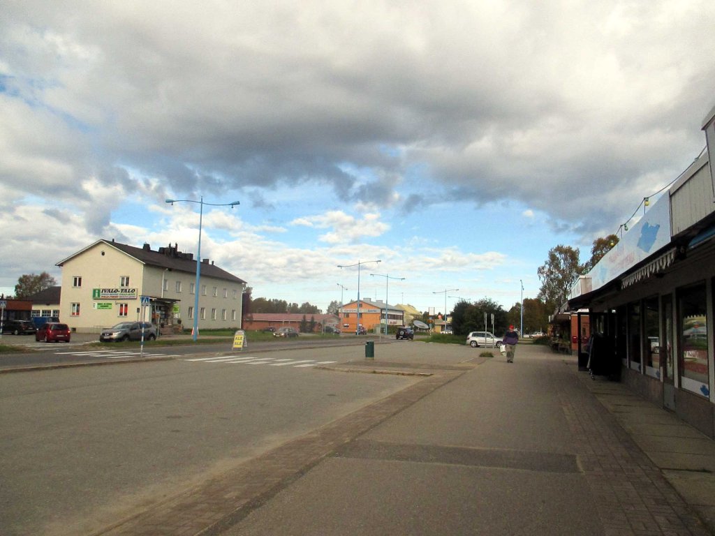 IVALON KYLÄNRAITTI OLI HILJAINEN