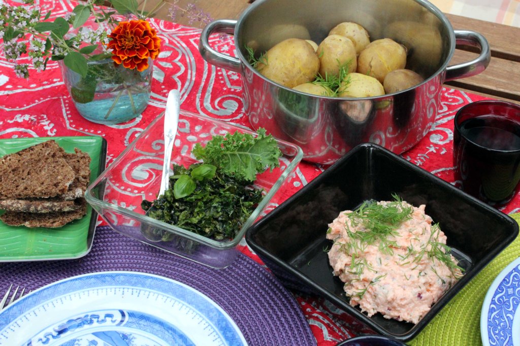 LEHTIKAALIWOKKIA VALKOSIPULIN KERA