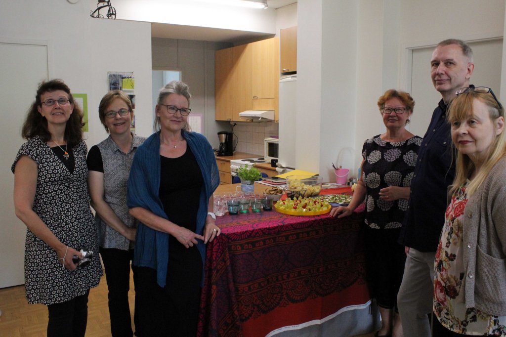 ELOKUISIA AVAJAISTUNNELMIA GALLERIA PAPERIHUONEELLA